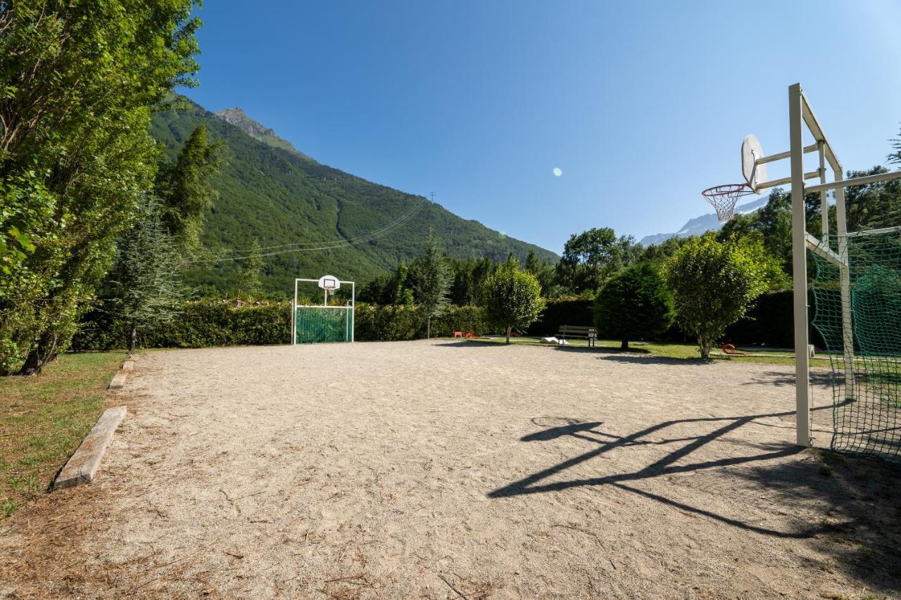 Готель Camping Le Rochetaillee Grandes Sables Екстер'єр фото