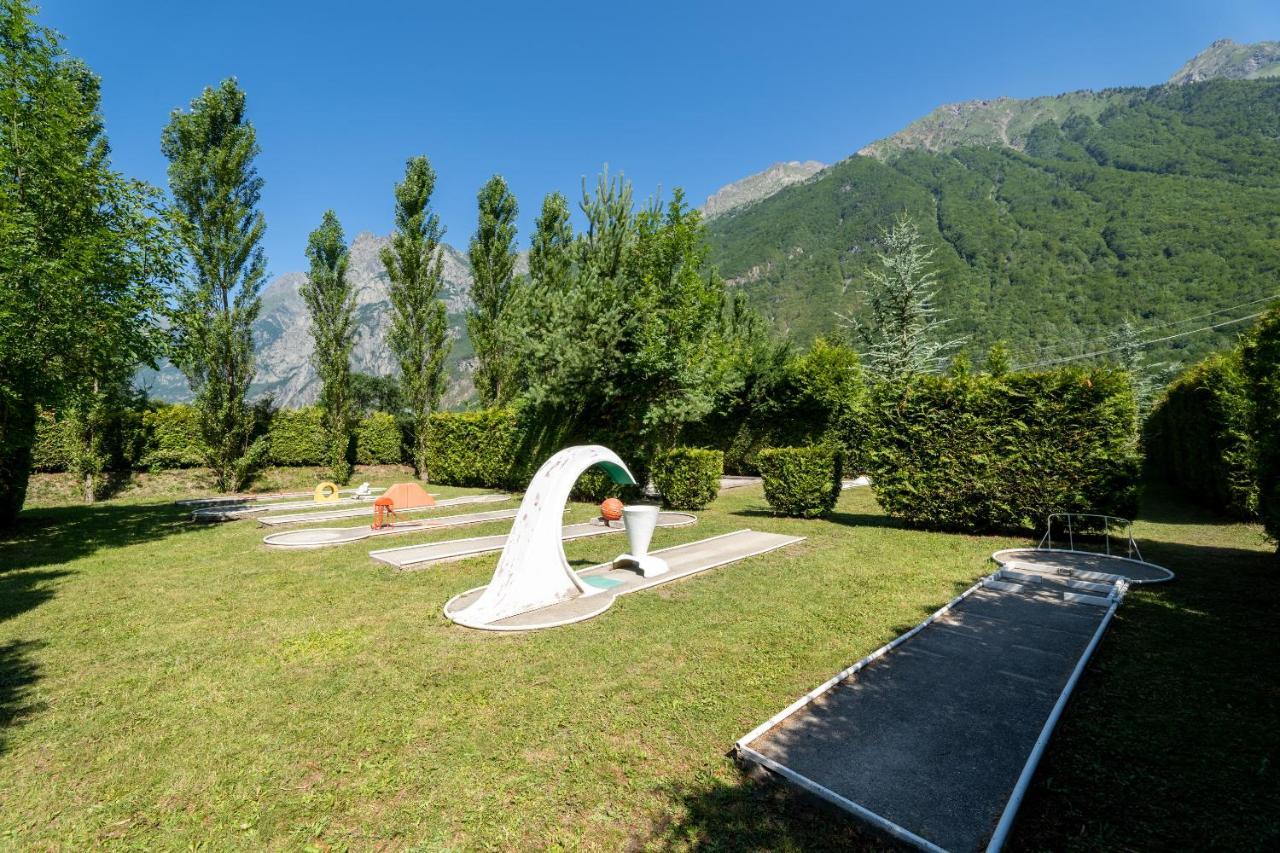Готель Camping Le Rochetaillee Grandes Sables Екстер'єр фото