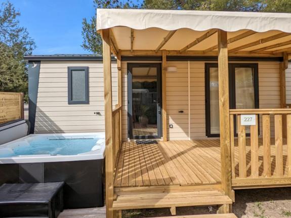 Готель Camping Le Rochetaillee Grandes Sables Екстер'єр фото